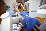 Operasi Menggunakan Teknologi Robot