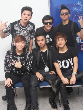 Heboh Agama SM*SH dan Cherrybelle, Fans Mengaku Sebagai Suami Dewi Persik