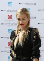 Rambut Kepang Dua Rita Ora