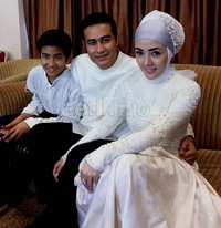 Adjie dan Bella terlihat begitu bahagia usai acara tersebut.