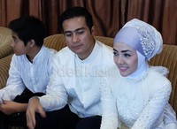 Ini lebih ke pra pertunangan, gue kasih 'something' sebagai tanda ikatan cinta. Ini cikal bakal agar kami bisa bersatu, ujar Adjie.