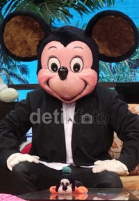 Jeremy Teti menjadi Mickey Mouse. Desi/detikHOT.