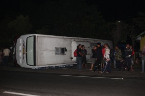 Bus Terguling Timpa Biker Hingga Tewas