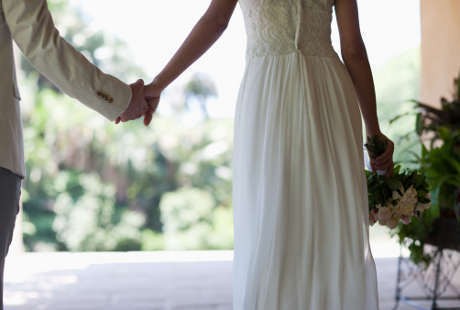 Nikah Sebelum Usia 20 Tahun? Risikonya Anak Lahir Kuntet