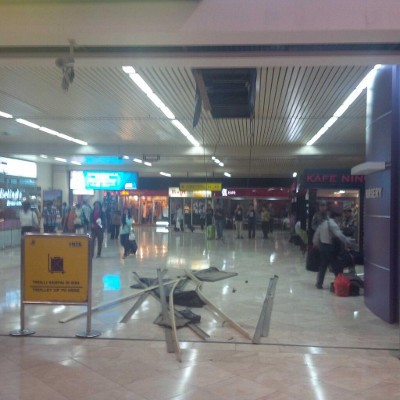 Plafon di Terminal 2F Bandara Soekarno-Hatta Roboh