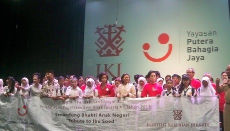 Senandung Bakti Anak Negeri Untuk Mendiang Ibu Sud
