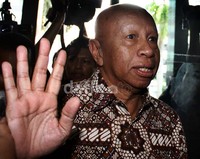 Arifin Panigoro tidak memberikan komentar mengenai kedatangannya. Lamhat Aritonang/detikFoto.