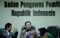 Para pembicara memaparkan pendapatnya terkait pencoretan beberapa calon legislatif perempuan oleh Komisi Pemilihan Umum (KPU) dari daftar DCS pada diskusi 'Caleg Tersandera DCS dalam Sengketa Pemilu'.