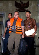 KPK Tahan Anggota DPRD Seluma Pirin Wibisono