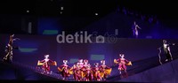 Naskah musikal tari kolosal Ariah ini ditulis oleh Atilah Soeryadjaya yang sekaligus menjadi sutradara. Menggandeng Jay Subyakto sebagai penata artistik dan Erwin Gutawa sebagai penata musik.