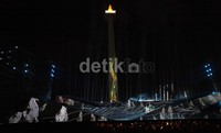 Tarian ini akan dipentaskan di panggung megah dengan tiga level ketinggian. Yaitu tiga meter, tujuh meter, dan sepuluh meter.