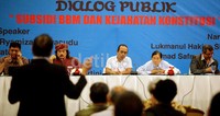 Tampak hadir (kiri-kanan) Abdullah Sodik, tokoh NU Gus Nuril, aktivis lingkungan Ahmad Sarifudin, ekonom Kwik Kian Gie dan pengamat ekonomi Lukmanul Hakim.