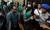 Belasan tersangka diamankan dalam operasi ini.