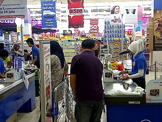 BBM Naik, Harga Barang di Carrefour Belum Naik