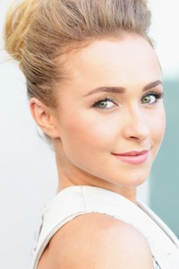Ini dia seyum manis dari aktris Hayden Panettiere. Vittorio Zunino Celotto/Getty Images.