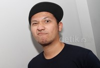Muka jelek Gading. Gus Mun/detikHOT.