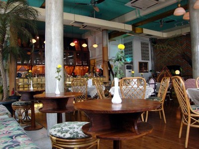 Yeyo, Paduan Nuansa Tropis dan Vintage di Restoran Tengah Kota