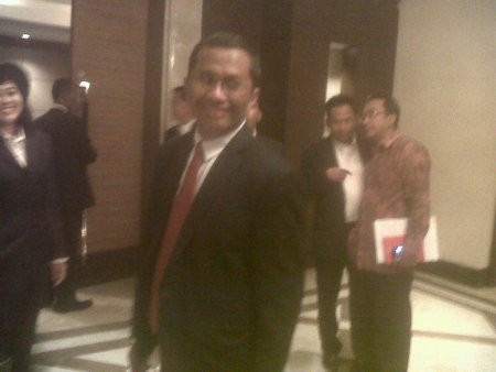 Bertemu Presiden Vietnam, Dahlan Iskan Tinggalkan Sepatu Kets DI 19