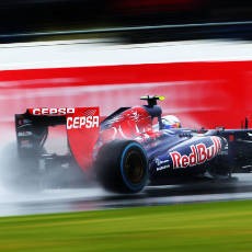 Hujan Turun di Silverstone, Ricciardo Kuasai Sesi Pembuka