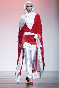 Jakarta, Indonesia - 26 Juni 2013. Ronald V Gaghana Elements. Jakarta Islamic Fashion Week 2013 at Hall Jakarta Convention Center. Senayan. Jakarta. [Foto: Mohammad abduh/Wolipop]