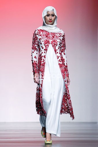 Jakarta, Indonesia - 26 Juni 2013. Ronald V Gaghana Elements. Jakarta Islamic Fashion Week 2013 at Hall Jakarta Convention Center. Senayan. Jakarta. [Foto: Mohammad abduh/Wolipop]
