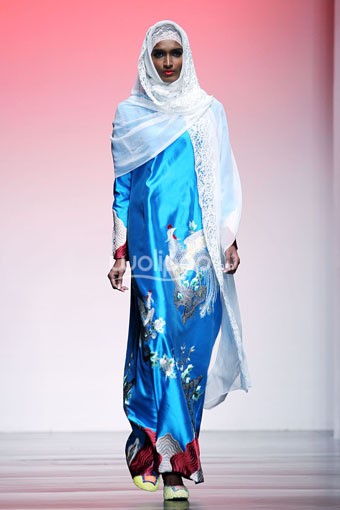 Jakarta, Indonesia - 26 Juni 2013. Ronald V Gaghana Elements. Jakarta Islamic Fashion Week 2013 at Hall Jakarta Convention Center. Senayan. Jakarta. [Foto: Mohammad abduh/Wolipop]