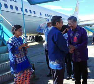 Hadiri Peringatan Hari Keluarga XX, Wapres Boediono Tiba di Kendari