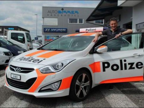 Hindari Pencuri, Di Swiss Mobil Polisi Palsu Disewakan