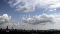 Sudah mulai berkurangnya titik api membuat langit KL cerah.