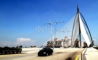 Kawasan pusat pemerintahan Malaysia, Putra Jaya nampak terik dan cerah tidak tampak lagi asap tebal menyelimuti kawasan ini.