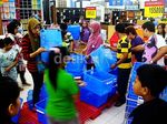 Midnight Sale Carrefour Dipadati Pengunjung