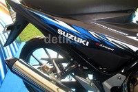 Urusan warna Satria F150 hadir dengan warna bodi yang dinamis serta striping bernuansa racing, mengukuhkan tampilan Satria F150 sebagai Hyper Underbone yang sangat digemari para pecinta kecepatan yang berjiwa muda.