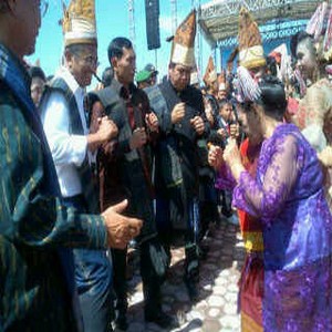 Dahlan Iskan Goyang Tor-tor di Simalungun, Ada Apa?
