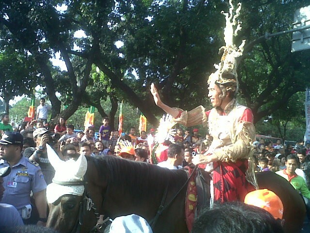 Jadi Bintang Utama Jakarnaval, Jokowi Disambut Meriah Masyarakat