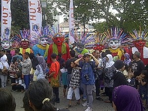 Nonton Jakarnaval, Warga Antusias Menyemut di Balai Kota