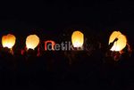 Ribuan Wisatawan Lepas Lampion Di DFC