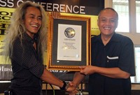 Rekor sebelumnya dipecahkan Kunto dengan menabuh drum selama 121 jam. Noel/detikHot
