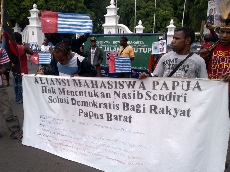 Demo Minta Referendum, Mahasiswa Papua di Solo Kibarkan Bintang Kejora
