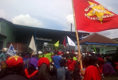 Usai Unjuk Rasa, Buruh Sweeping Pabrik di KBN Jakut.