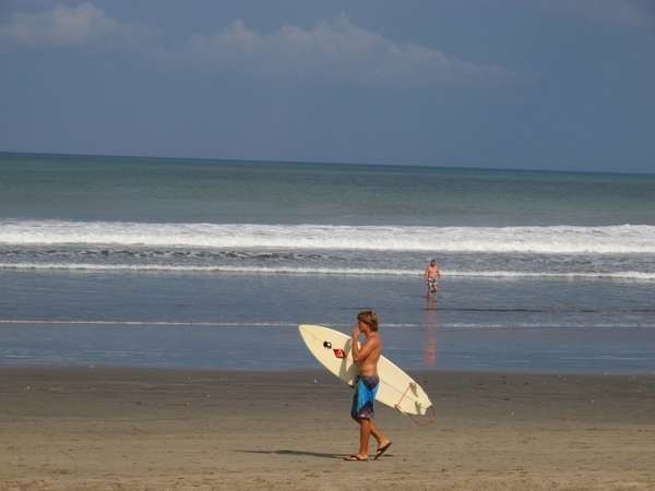 3 Pantai Indonesia Masuk 20 Tempat Surfing Terbaik Dunia