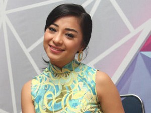 Dapat Kado Vespa dari Diego, Nikita Willy Keliling Jakarta