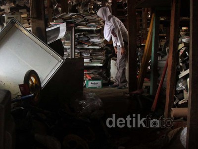 Berburu Barang Bekas di Mall Rongsok