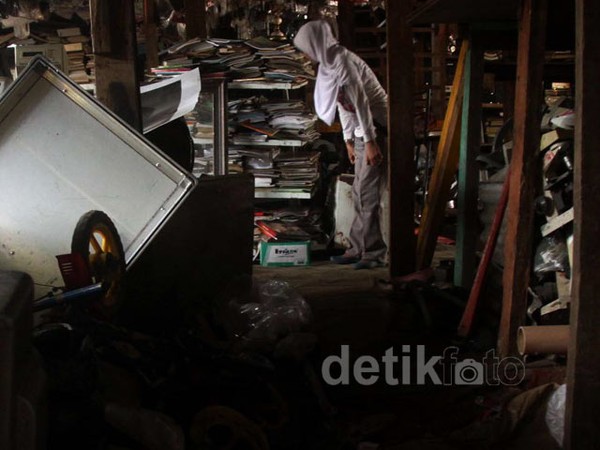 Berburu Barang Bekas di Mall Rongsok