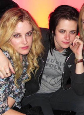 5 Fakta Seputar Pacar Baru Robert Pattinson, Riley Keough 5 Fakta Seputar Pacar Baru Robert Pattinson, Riley Keough
