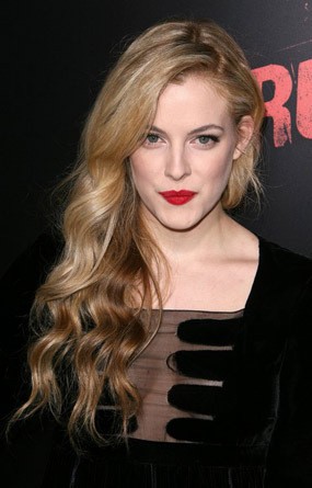 5 Fakta Seputar Pacar Baru Robert Pattinson, Riley Keough