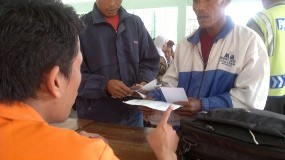 Balsem Tak Merata, Warga Korban Lumpur Lapindo Geruduk Kantor Kelurahan