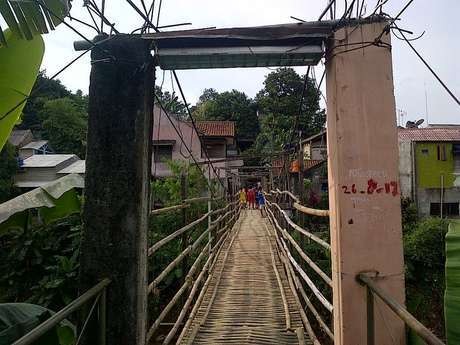Jokowi Akan Cek Jembatan Bambu Reot di Poncol, Jakarta Timur