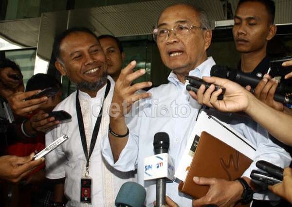 Dipanggil KPK Sebagai Saksi Meringankan, Kepala UKP4 Menolak Hadir