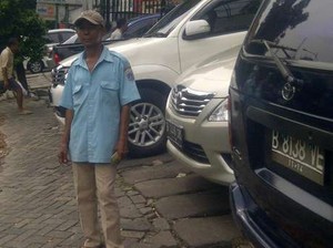 Tukang Parkir Tak Beri Karcis Bila Tak Diminta, Bisa Raup Rp 90 Ribu/Hari