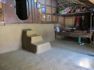 Rumah Paling Unik di Lombok, Dilumuri Kotoran Kerbau!